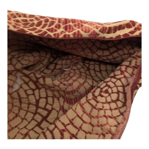 2 Chelsea Home Fashions Red Beige Giraffe Print Pillow Covers Hidden Zipper - Picture 7 of 7